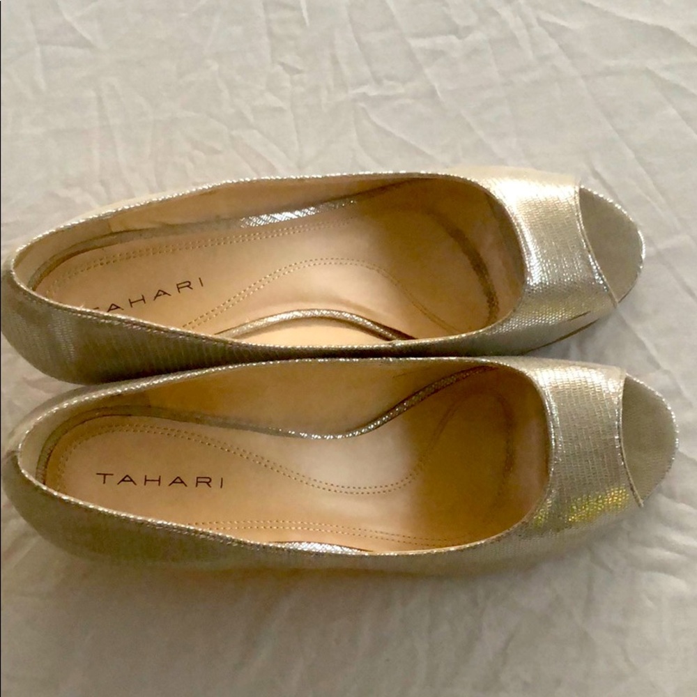 Tahari Heals-
